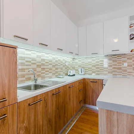 Apartment Pink Johnny Postira